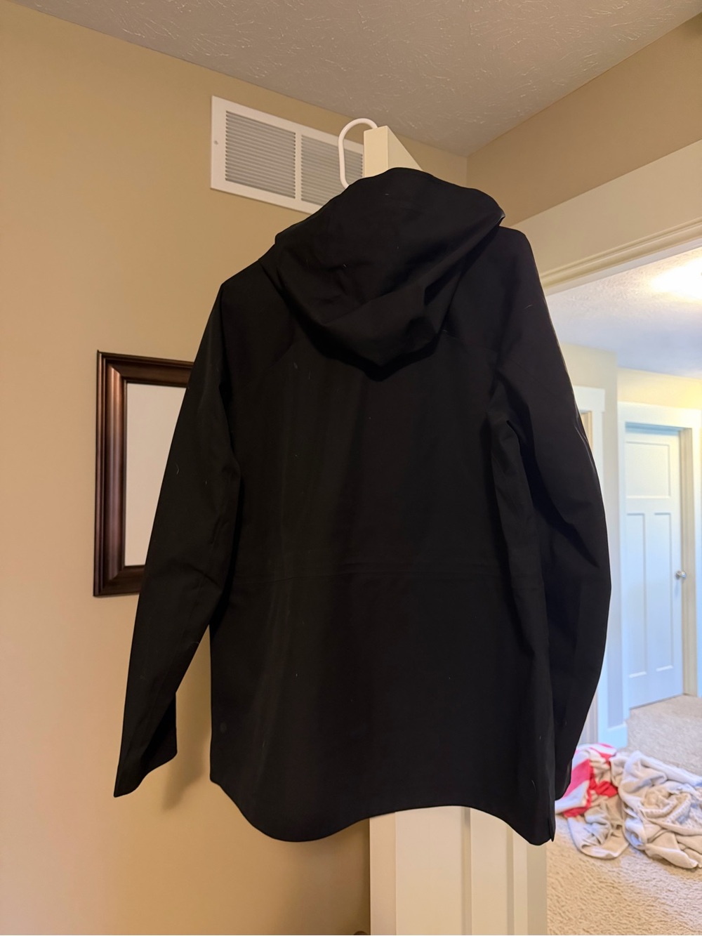 Lululemon women’s rain coat - Picture 2 of 4